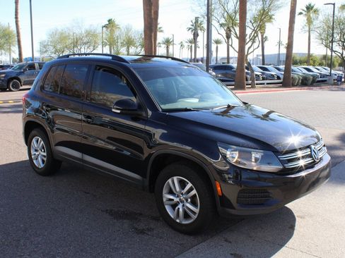Used 2017 Volkswagen Tiguan S image 7