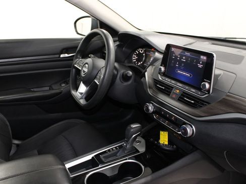 Used 2024 Nissan Altima 2.5 SV FWD image 32