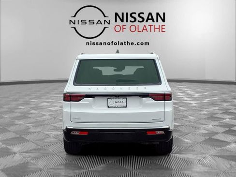 Used 2024 Jeep Wagoneer Series II w/ Flexible Seating Group AWD/4WD image 28