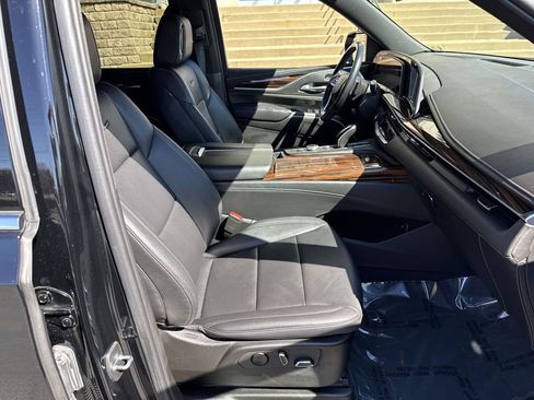 Used 2022 Cadillac Escalade ESV Luxury AWD/4WD image 17