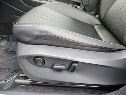 Used 2024 Volkswagen Tiguan SE image 24