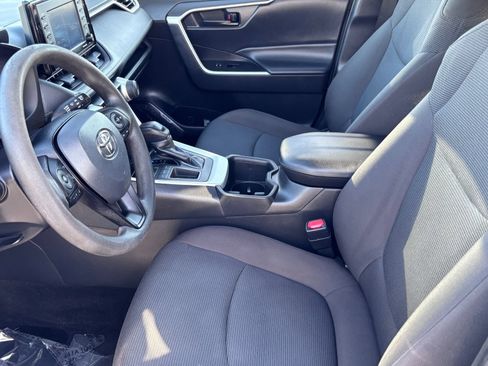Used 2022 Toyota RAV4 LE FWD image 18