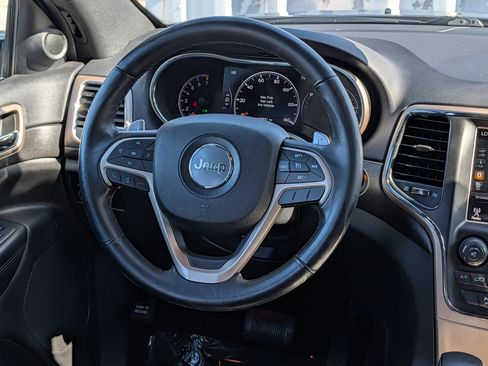 Used 2017 Jeep Grand Cherokee Laredo w/ Quick Order Package 23E AWD/4WD image 16