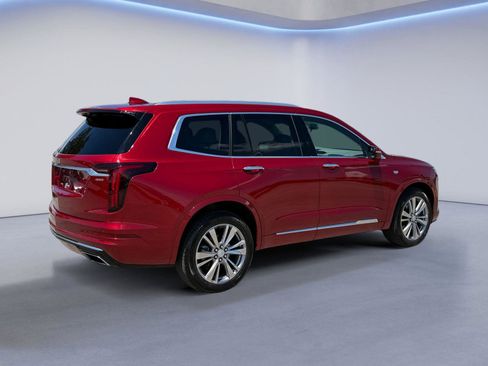 Used 2024 Cadillac XT6 Premium Luxury w/ Technology Package AWD/4WD image 3