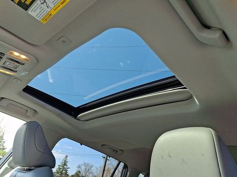 Used 2023 Toyota Highlander XLE image 16