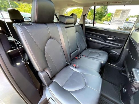 Used 2025 Toyota Grand Highlander AWD Hybrid image 16