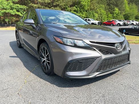 Used 2023 Toyota Camry SE FWD image 3