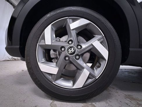 Used 2025 Hyundai Venue SEL FWD image 8