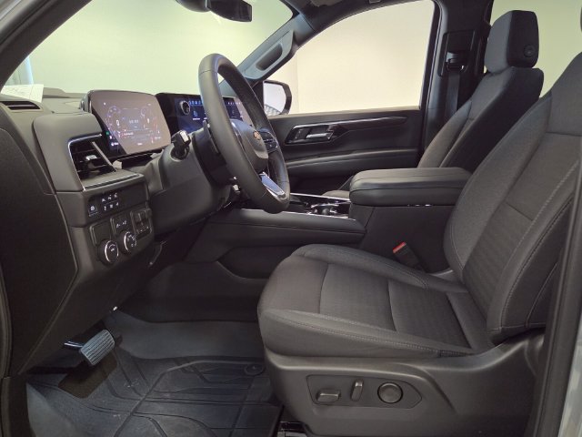 Used 2026 Chevrolet Suburban LS RWD image 11