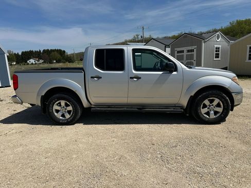 Used 2010 Nissan Frontier SE AWD/4WD image 5