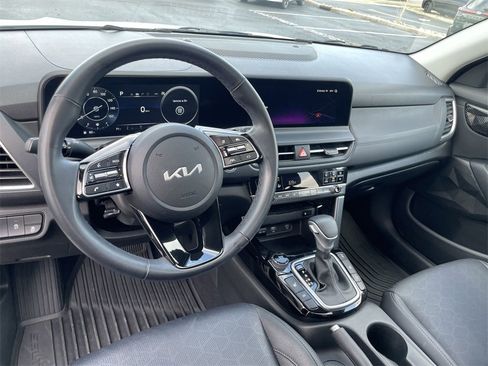 Certified 2024 Kia Seltos EX image 11