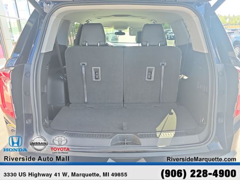 Used 2021 GMC Acadia SLT w/ Technology Package AWD/4WD image 8