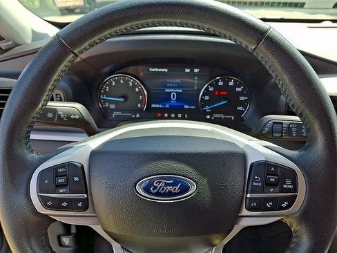Used 2023 Ford Explorer XLT AWD/4WD image 20