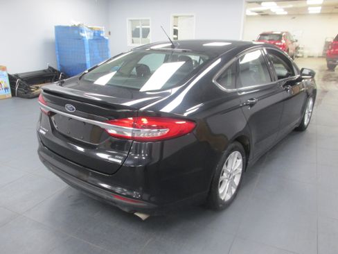 Used 2018 Ford Fusion SE w/ Equipment Group 201A FWD image 5