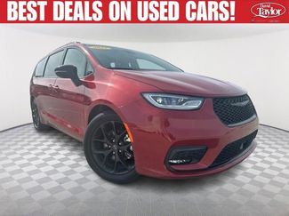Used 2025 Chrysler Pacifica Limited FWD video 1