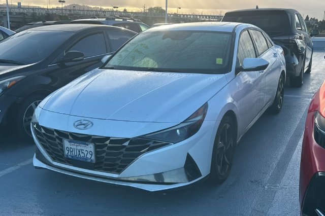 Used 2022 Hyundai Elantra SEL w/ Convenience + Premium Package FWD image 2