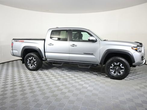 Used 2022 Toyota Tacoma TRD Off-Road w/ TRD Premium Off Road Package AWD/4WD image 9