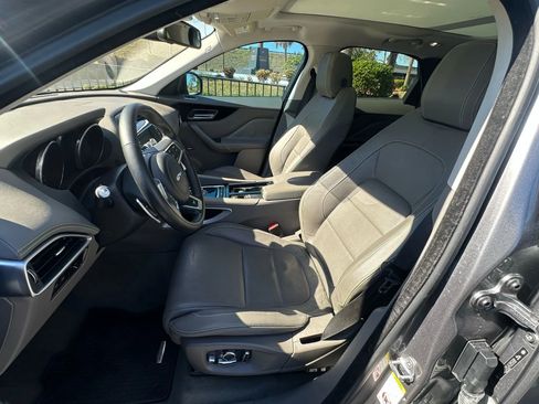 Used 2018 Jaguar F-PACE R-Sport image 36