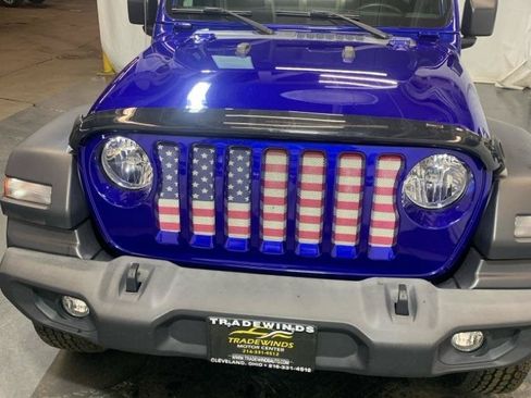Used 2018 Jeep Wrangler Unlimited Sport S AWD/4WD image 3