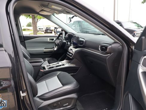 Used 2023 Ford Explorer XLT w/ Equipment Group 202A RWD image 30