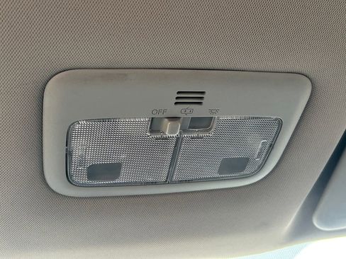 Used 2015 Toyota Corolla L FWD image 17