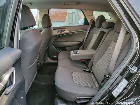 Used 2024 Kia Sportage LX image 9