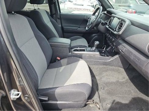 Used 2023 Toyota Tacoma TRD Sport AWD/4WD image 4