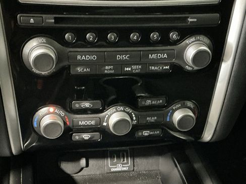 Used 2020 Nissan Pathfinder SV image 8