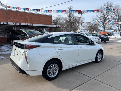 Used 2016 Toyota Prius Two image 5