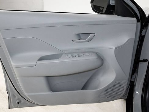 Used 2025 Hyundai Kona SEL FWD image 9
