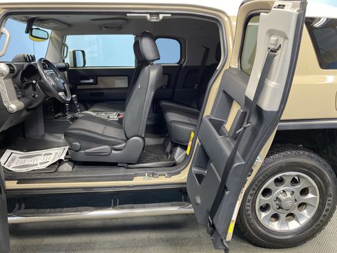 Used 2013 Toyota FJ Cruiser 4WD image 22