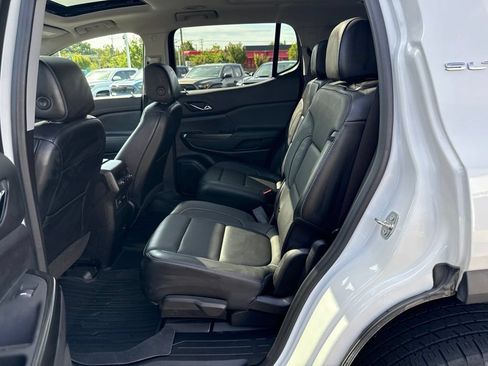 Used 2023 GMC Acadia SLT w/ Preferred Package AWD/4WD image 10