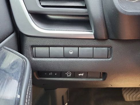 Used 2024 Nissan Rogue SV w/ SV Premium Package FWD image 14