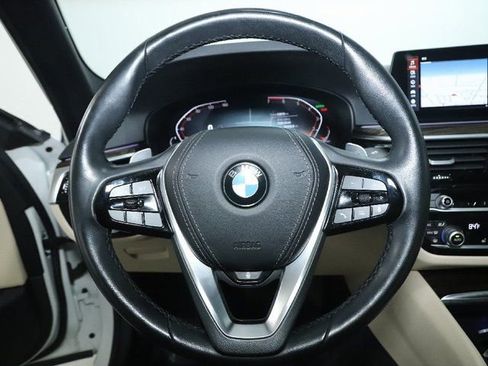 Used 2020 BMW 530i xDrive w/ Premium Package image 22