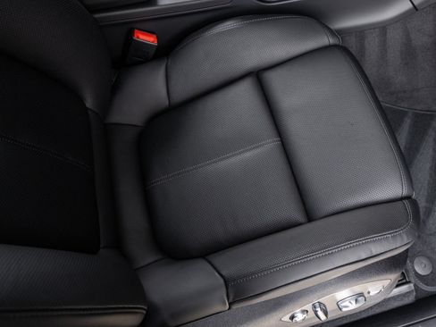 Certified 2026 Porsche Macan AWD/4WD image 43