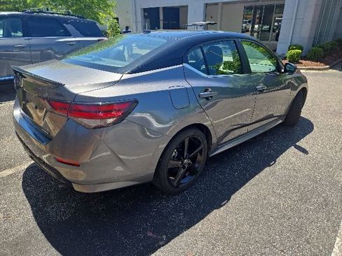 Used 2023 Nissan Sentra SR w/ Midnight Edition Package FWD image 5