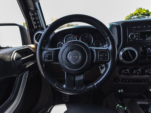 Used 2014 Jeep Wrangler Unlimited Rubicon w/ Max Tow Package AWD/4WD image 31