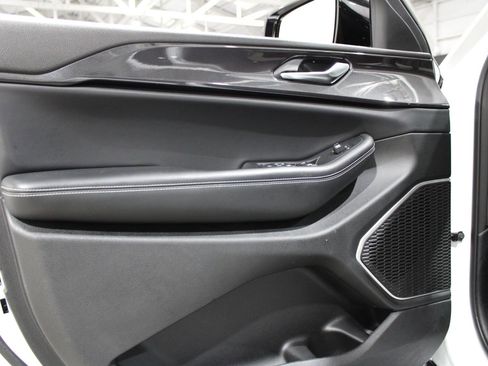 Used 2022 Jeep Grand Cherokee Altitude image 13