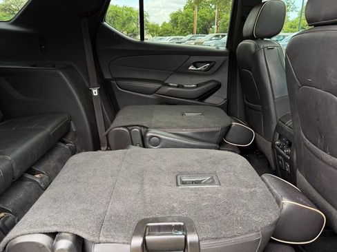 Used 2022 Chevrolet Traverse Premier FWD image 13