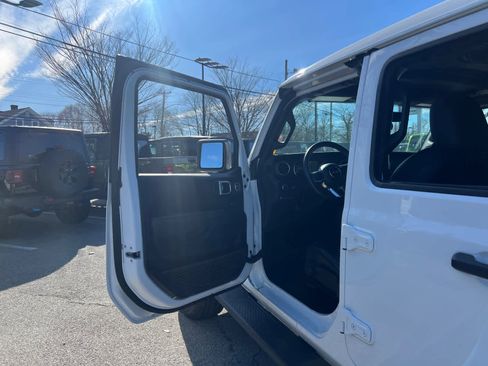 Used 2023 Jeep Wrangler Sahara w/ Cold Weather Group image 15