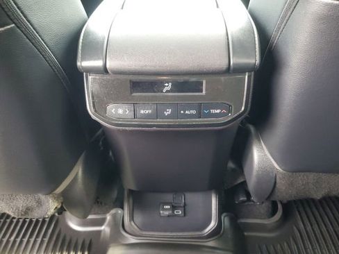 Used 2023 Toyota Highlander LE image 13