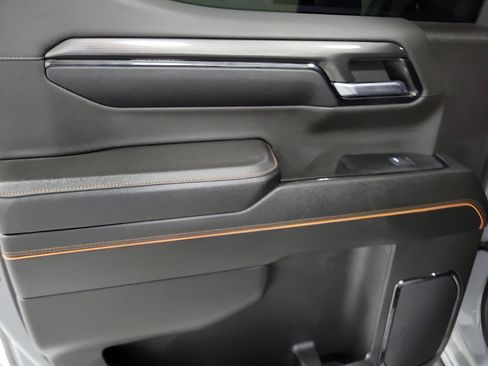 Used 2024 GMC Sierra 1500 AT4 w/ Technology Package AWD/4WD image 10