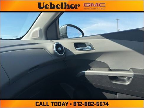 Used 2020 Chevrolet Sonic Premier image 32