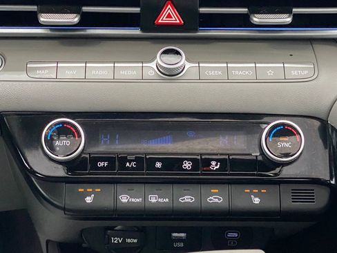 Used 2025 Hyundai Elantra SEL image 22