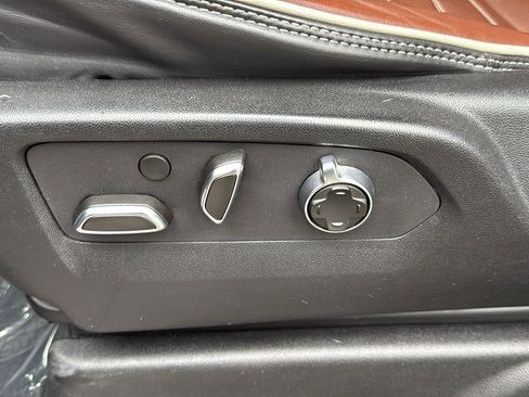 Used 2023 GMC Yukon Denali Ultimate image 12