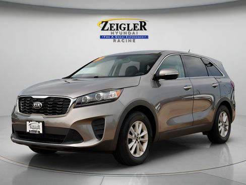 Used 2019 Kia Sorento FWD V6 image 3