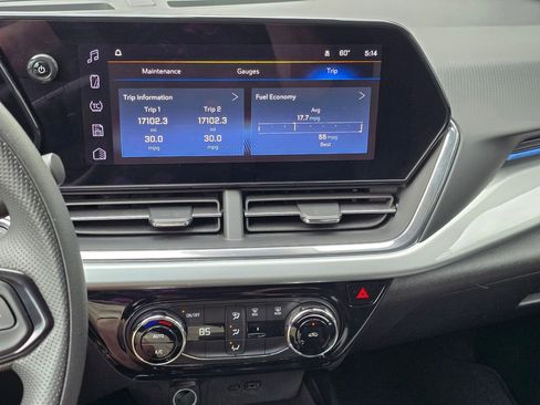 Used 2025 Chevrolet Trax LT FWD image 26