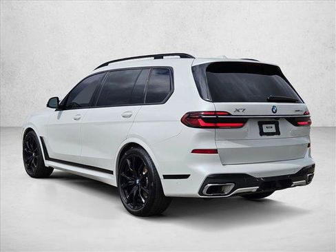 Used 2023 BMW X7 xDrive40i w/ M Sport Package image 9