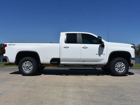 Used 2020 Chevrolet Silverado 2500 LT w/ Convenience Package image 3