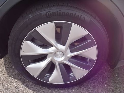 Used 2022 Tesla Model Y Long Range AWD/4WD image 44